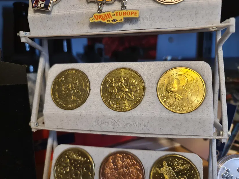 Hộp Đựng Huy Hiệu Disneyland Paris (DLP) - Image 2