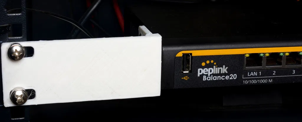 Giá đỡ Rack 1U cho Peplink 20 / 30 - Image 2