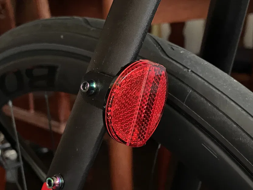 Giá đỡ đèn phản quang Tailfin Aeropack - Image 1