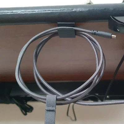 Chỗ Giữ Dây Cáp Dưới Bàn