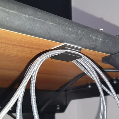 Chỗ Giữ Dây Cáp Dưới Bàn