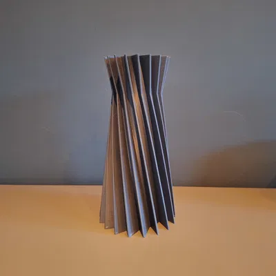 Bình Hoa Xoắn Kiểu Vô Cực