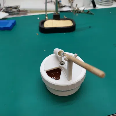 Nắp Hộp Dung Dịch Hàn Có Chỗ Cắm Cọ