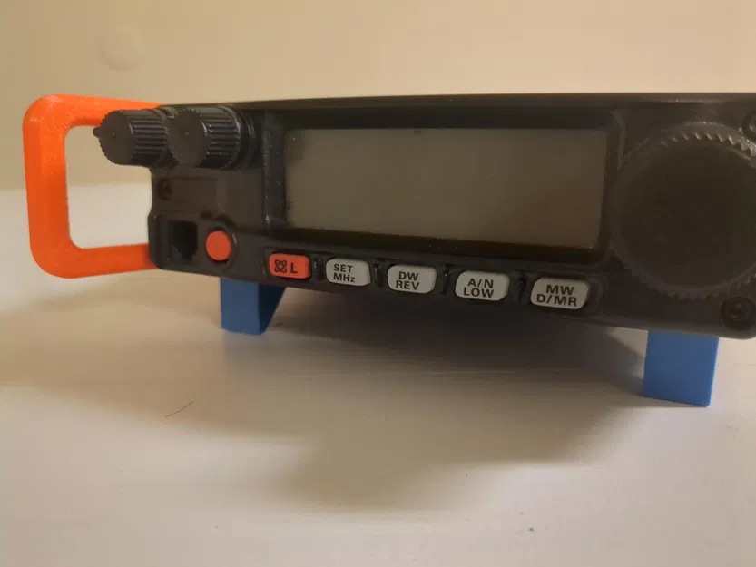 Chân đế / đế đỡ cho máy bộ đàm Yaesu FT-2900 - Image 1