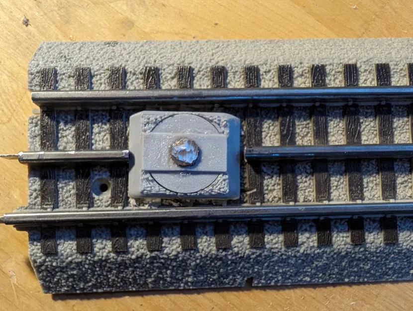 Lionel Compatible Uncoupling Insert For Fastrack - Image 2