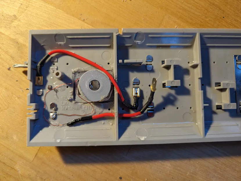 Lionel Compatible Uncoupling Insert For Fastrack - Image 3