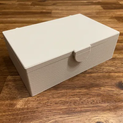 Hộp nhỏ có nắp / small storage box with lid