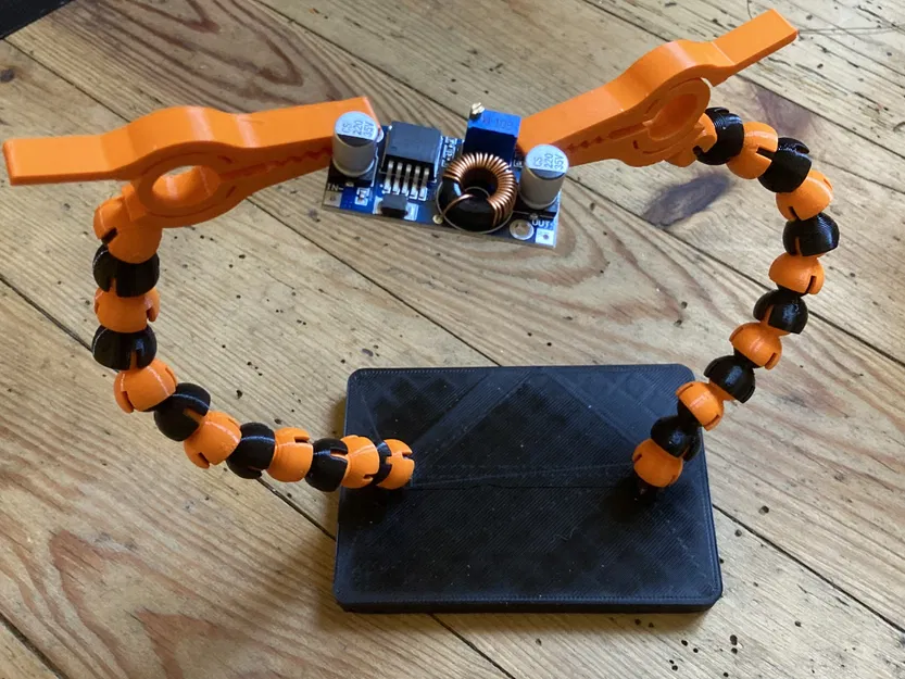 Tay thứ ba hỗ trợ hàn mạch - Image 1