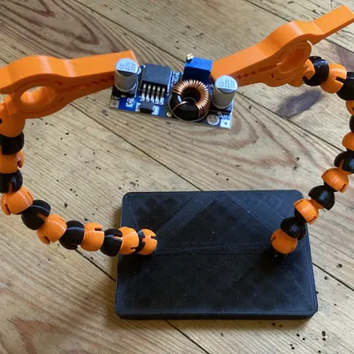 Tay thứ ba hỗ trợ hàn mạch