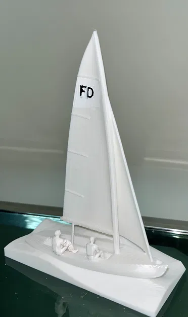 Mô hình thuyền buồm Flying Dutchman - Image 1