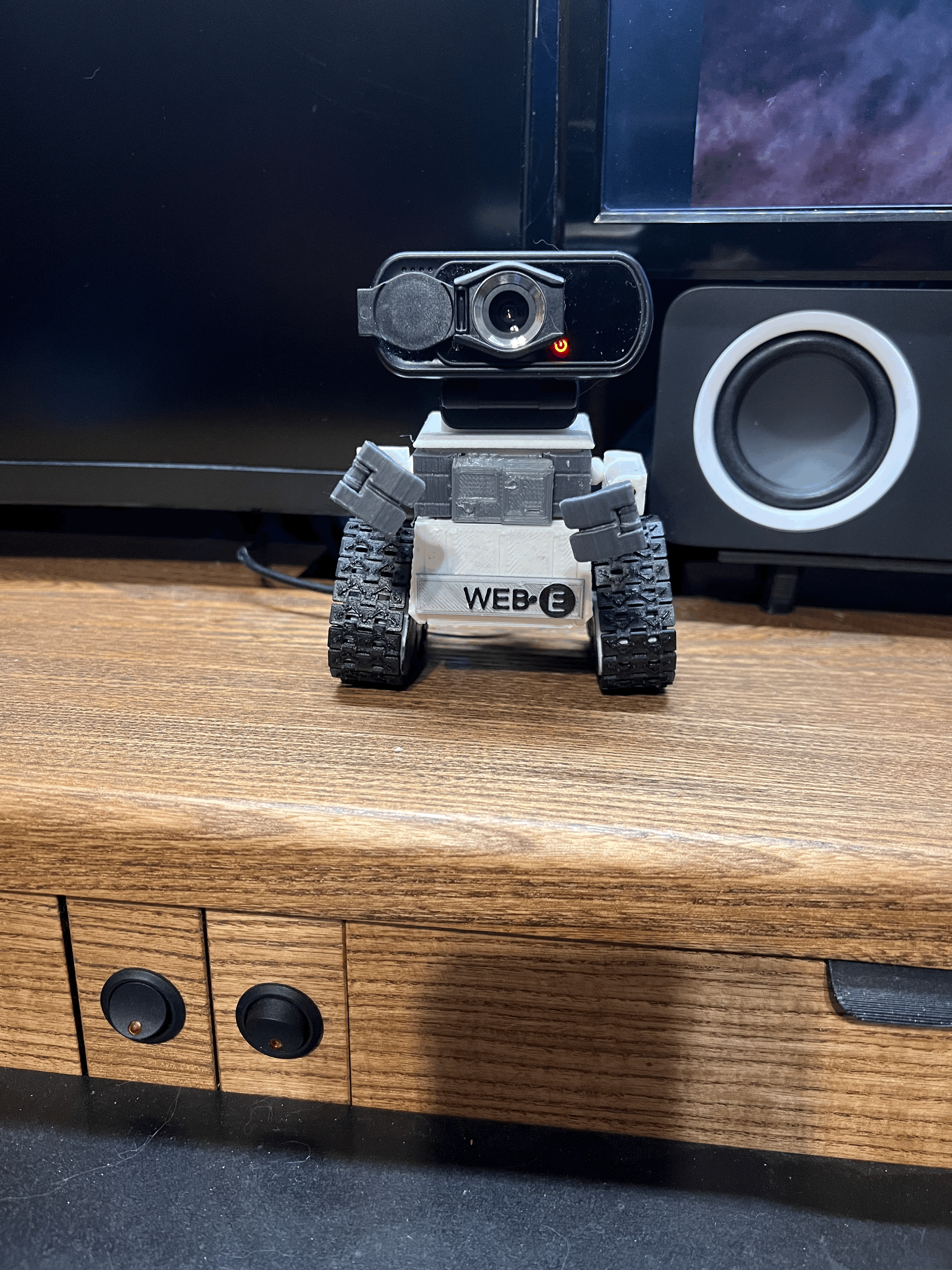 Mô hình WEB-E - Chế từ WALL-E cho Webcam - Thumbnail 1
