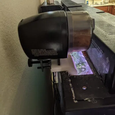 Giá Đỡ Cho Máy Cho Ăn Cá Topfin