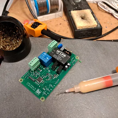 Ống Xịt Keo Hàn Chính Xác