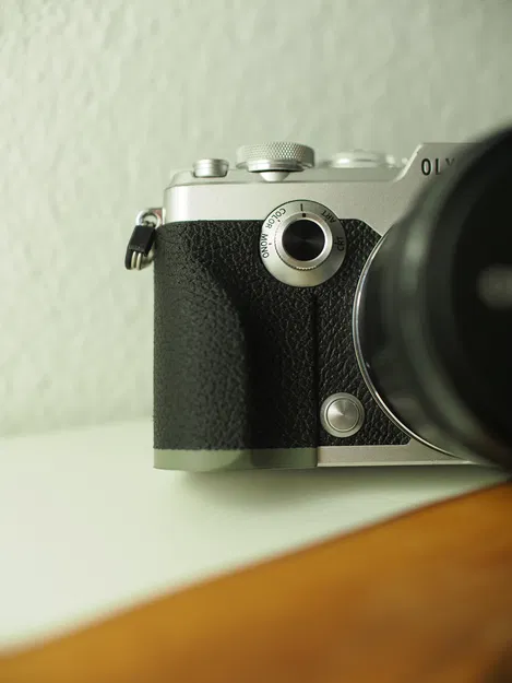 Ốp Tay Cầm và Nắp Vặn Máy Ảnh Olympus Pen-F - Image 4