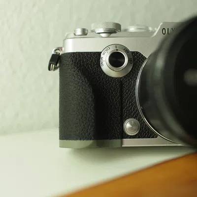 Ốp Tay Cầm và Nắp Vặn Máy Ảnh Olympus Pen-F