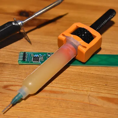 Ống Xịt Keo Hàn Chính Xác