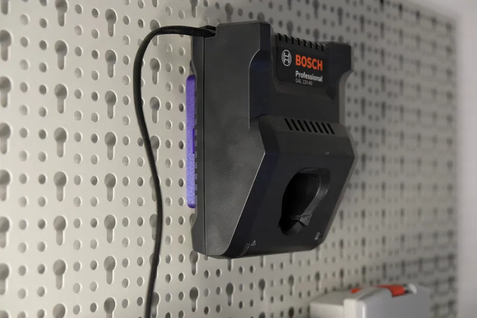 Giá đỡ sạc Bosch Professional 12V GAL 12V-40 cho Pegboard Châu Âu - Image 1