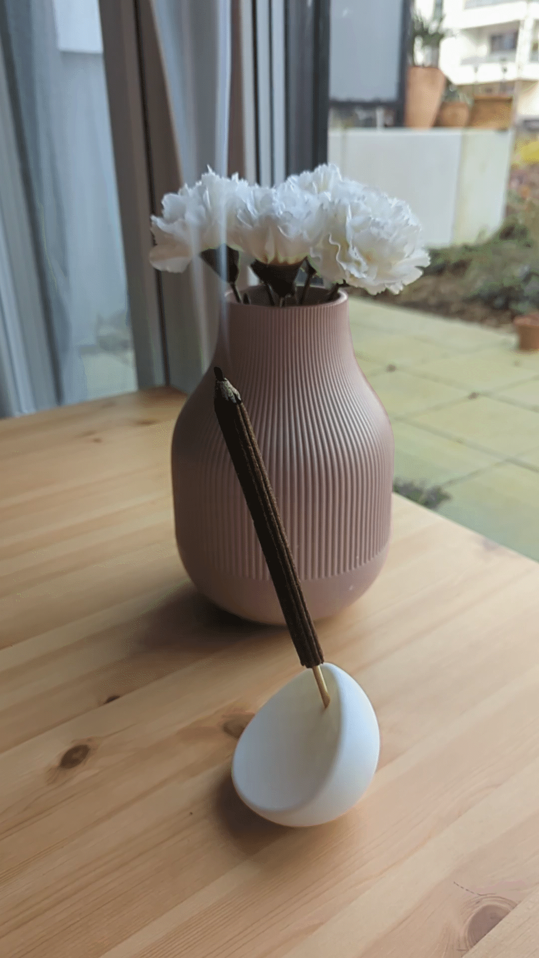 Chân Nhang Hình Mặt Trăng