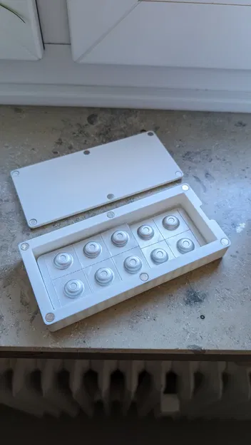 Hộp đựng thuốc có nam châm - Image 1