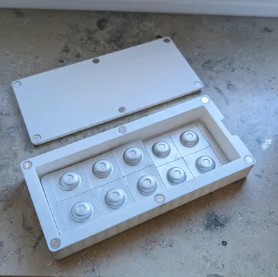 Hộp đựng thuốc có nam châm