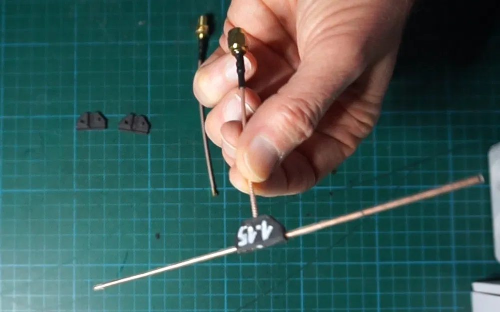 Hộp Hỗ Trợ Ăng-ten Lưỡng Cực - Image 1