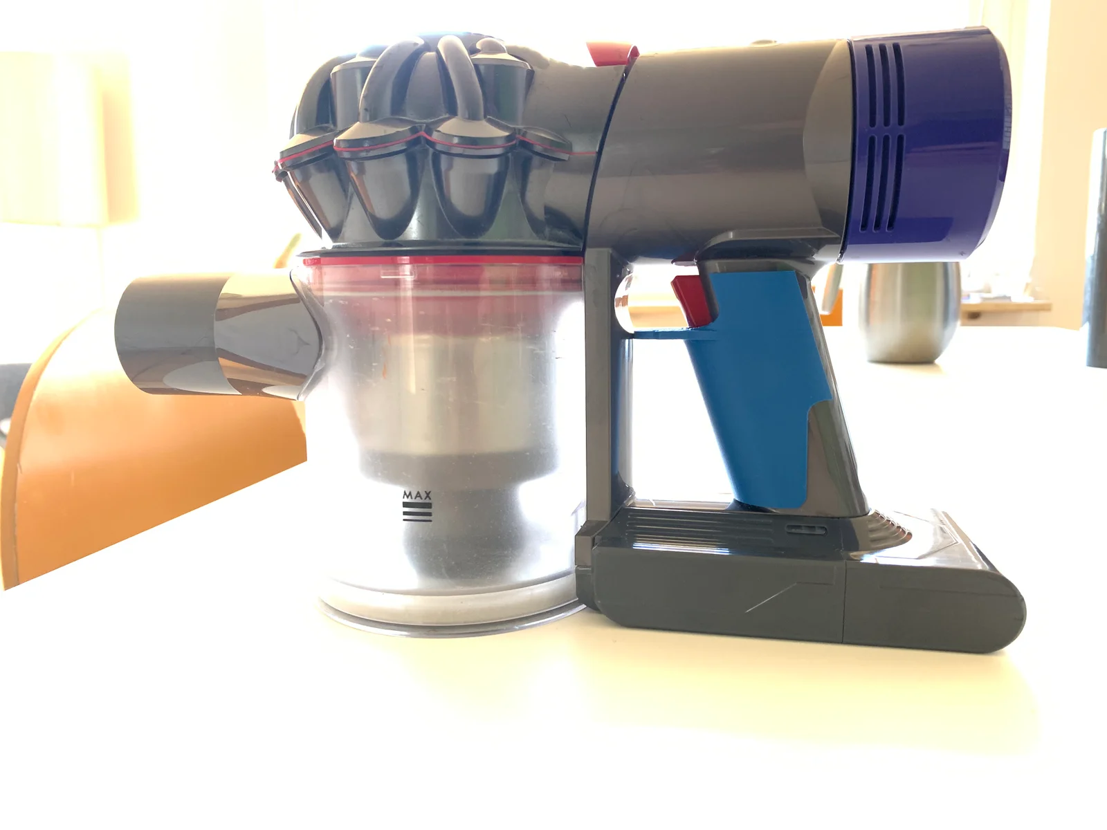 Sửa tay cầm máy hút bụi Dyson V8 bị gãy (phần dưới cò cò) 1