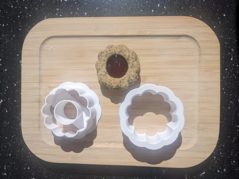 Khuôn Cắt Bánh Quy Hai Lớp / Linzer Keksausstecher - Image 1