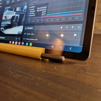 Kệ đỡ máy tính bảng kiêm chỗ cất bút S pen