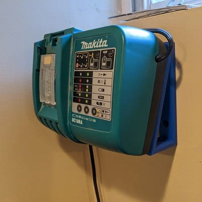 Giá Gắn Sạc Pin Makita DC18RA