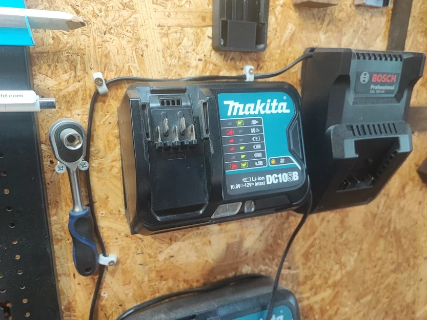 Giá Treo Sạc Makita DC10SA & DC10SB - Image 5