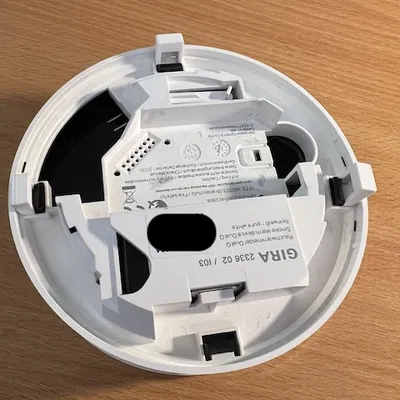 Dụng Cụ Mở Đầu Báo Khói Gira DualQ