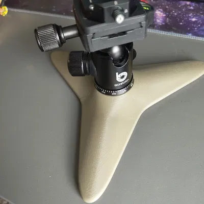 Giá đỡ Camera trên Tripod 3 chân