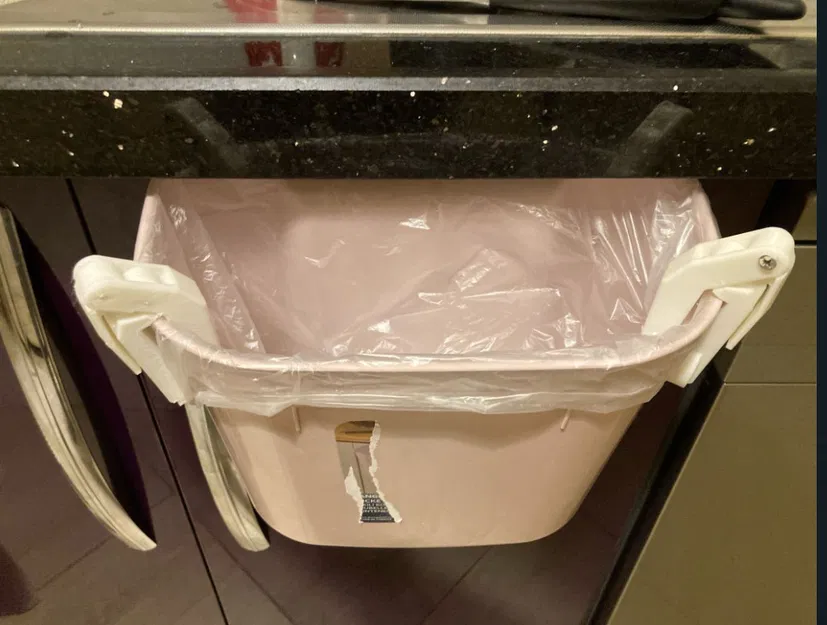 Kẹp Giữ Túi Rác Cho Thùng Rác Nhà Bếp - Image 1