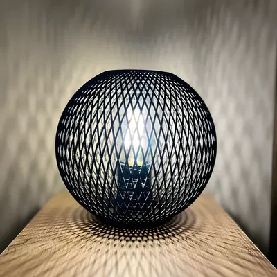 Đèn cầu làm từ lưới.