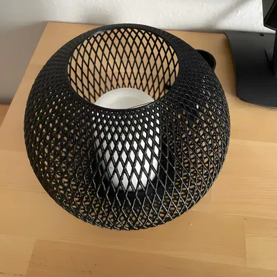 Đèn cầu làm từ lưới.