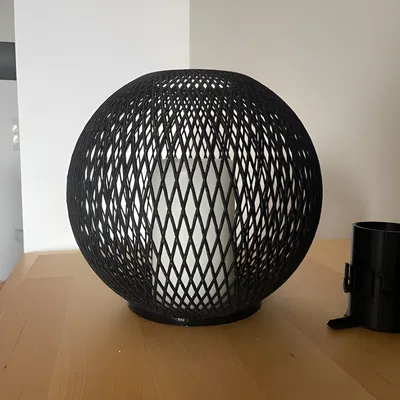 Đèn cầu làm từ lưới.