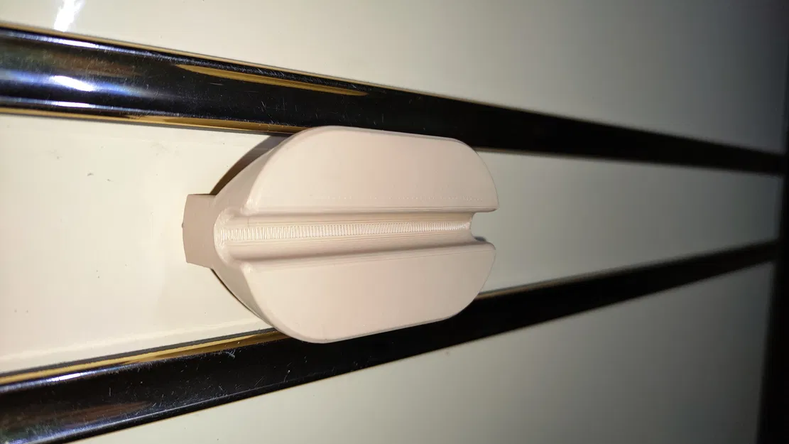 Tay Nắm Tủ Quần Áo - Image 1