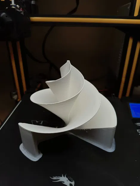 Cánh Quạt Lilly Tỷ Lệ Vàng Ba Cánh - Image 1