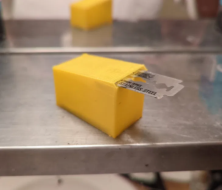 Thùng Rác Lưỡi Dao Cạo An Toàn - Image 1