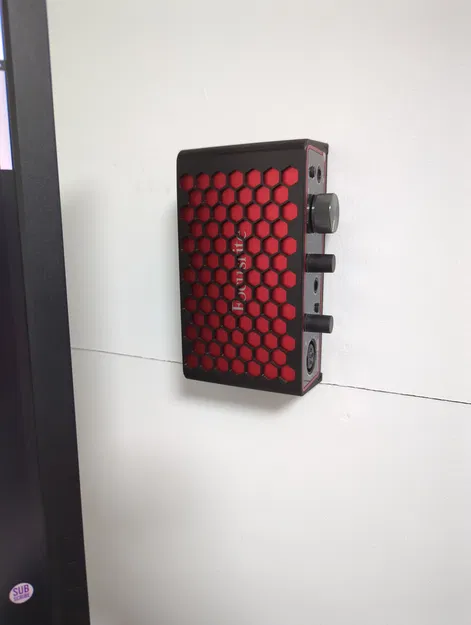 Giá đỡ Focusrite Solo Gen 3 (Gắn Tường/Dưới Bàn) Có 3 Kiểu Vỏ - Image 1