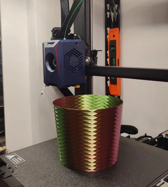 Chậu Cây Phong Cách Low Poly (Tùy Chỉnh Thông Số) - Image 1