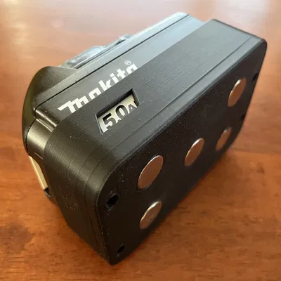 Vỏ pin Makita 18V kèm nam châm giữ pin/dụng cụ trên bề mặt kim loại