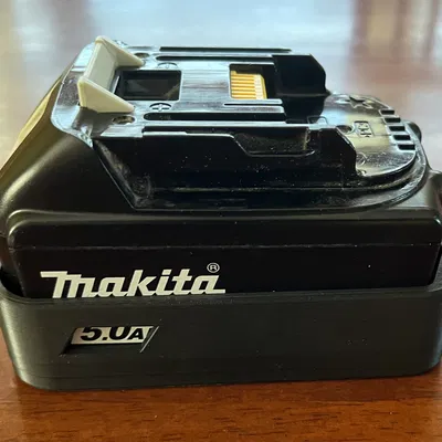 Vỏ pin Makita 18V kèm nam châm giữ pin/dụng cụ trên bề mặt kim loại