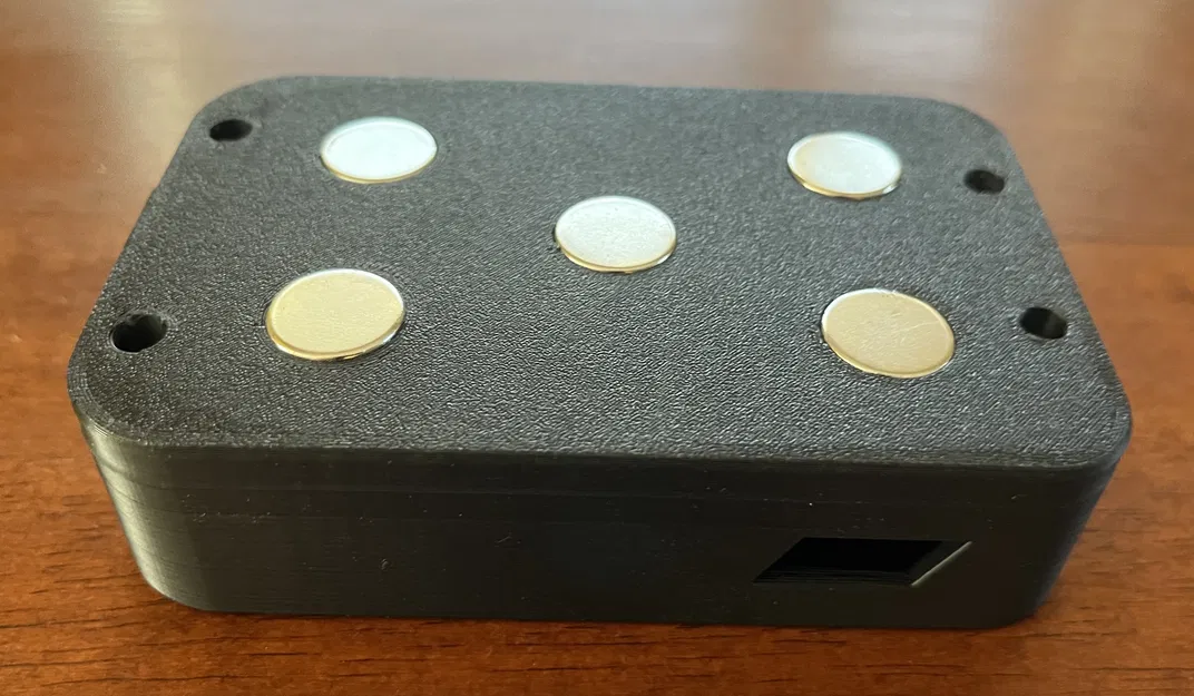 Vỏ pin Makita 18V kèm nam châm giữ pin/dụng cụ trên bề mặt kim loại - Image 12