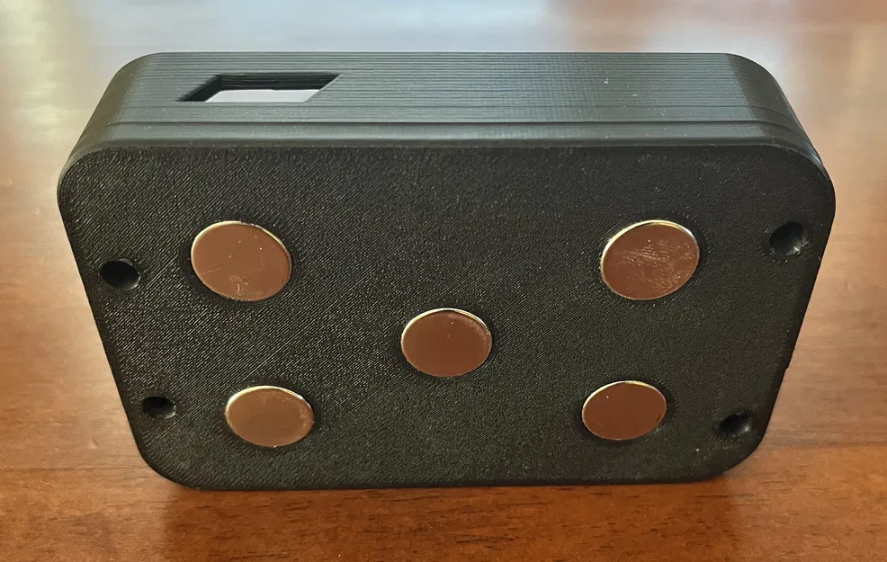 Vỏ pin Makita 18V kèm nam châm giữ pin/dụng cụ trên bề mặt kim loại - Image 13