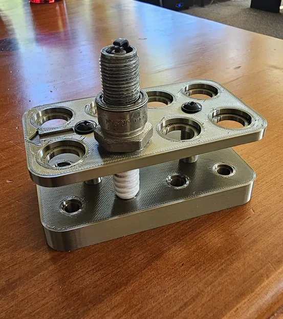 Chân Đế Giữ Bugi V8 - Image 1