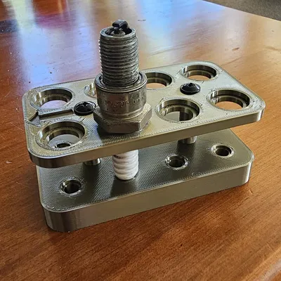 Chân Đế Giữ Bugi V8