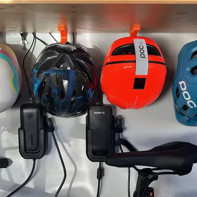 Giá Treo Tường Cho Bộ Sạc Fazua 60