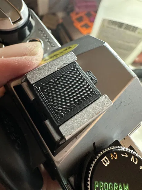 Nắp Bệ Gắn Đèn Flash Canon FD Có Lẫy Mở Nắp Pin - Image 1