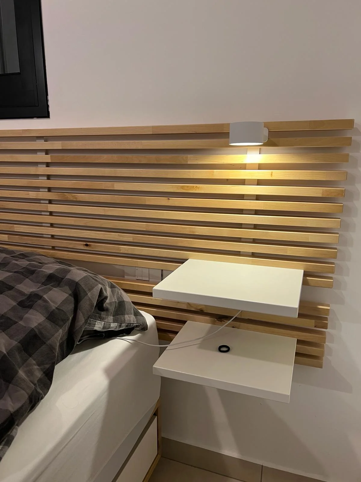 Đế Gắn Đèn LED Cho Đầu Giường Ikea Mandal 1